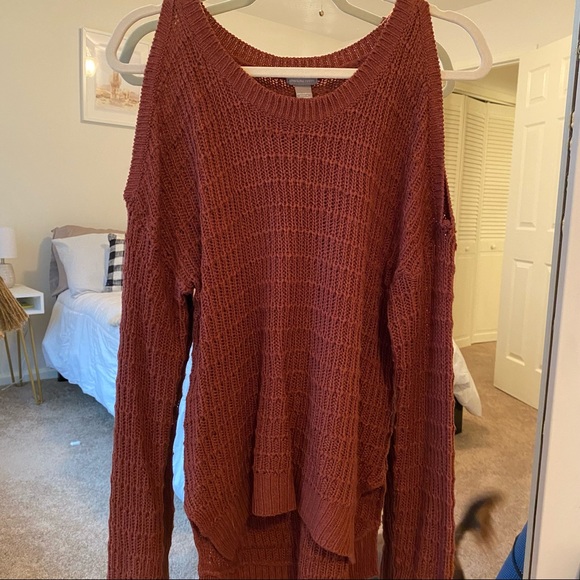 Cold shoulder sweater - Picture 3 of 3
